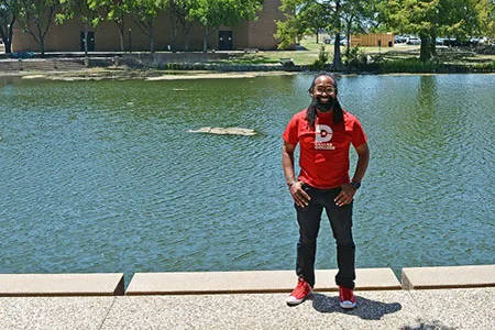 https://pxl-dallascollegeedu.terminalfour.net/fit-in/filters:format(webp)/prod01/dc1-cdn-pxl/media/dallas-college/content-assets/images/news/2023/Elgrie-Hurd-1-copy-2_-450X300-thumb.jpg
