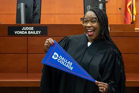 https://pxl-dallascollegeedu.terminalfour.net/fit-in/filters:format(webp)/prod01/dc1-cdn-pxl/media/dallas-college/content-assets/images/news/2023/Vonda-Bailey_Thumbnail.jpg