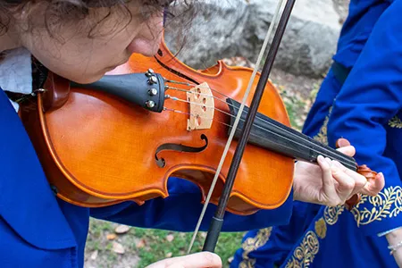 https://pxl-dallascollegeedu.terminalfour.net/fit-in/filters:format(webp)/prod01/dc1-cdn-pxl/media/dallas-college/content-assets/images/news/2024/2024-MV-Mariachi-landscape-violin-450X300-thumb.jpg