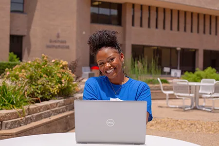 https://pxl-dallascollegeedu.terminalfour.net/fit-in/filters:format(webp)/prod01/dc1-cdn-pxl/media/dallas-college/content-assets/images/news/2024/Kirsten-Bradford-Thumb-450X300.jpg