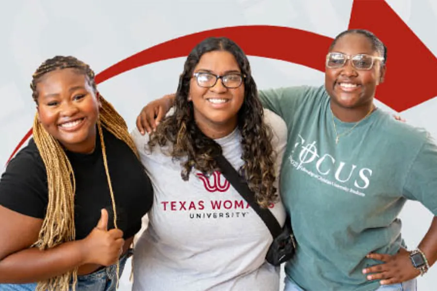 Three Dallas College students stand together smiling at the camera, representing the Dallas Transfer Collaborative and highlighting the support, resources and opportunities available to students planning to transfer to a four-year university.