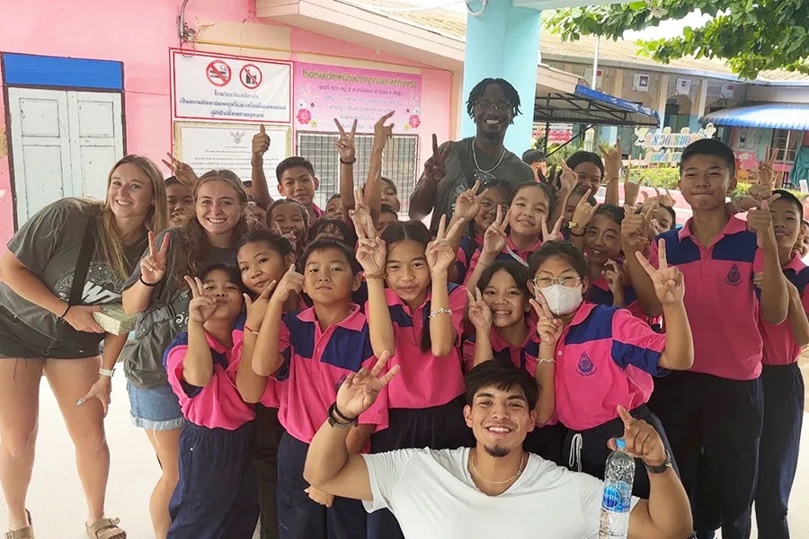 WT students posing with schoolchildren