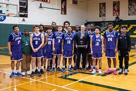 Richland Men's Basketball Team and Coach with runner-up trophy.
