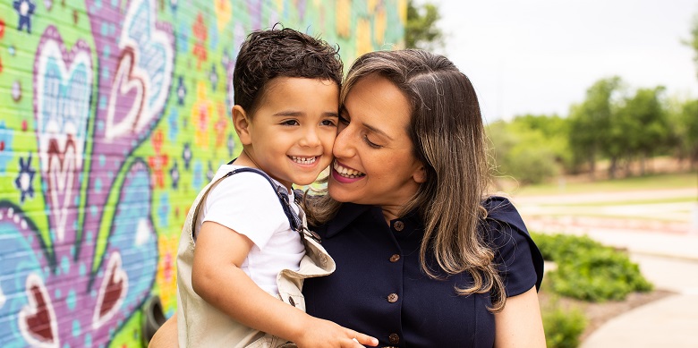 Rubia Laurentino hugging her son.