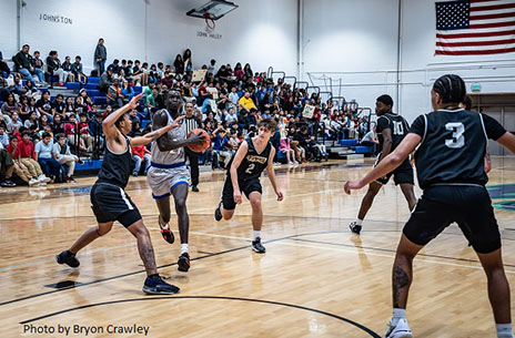 Ring Deng driving to the basket on court.