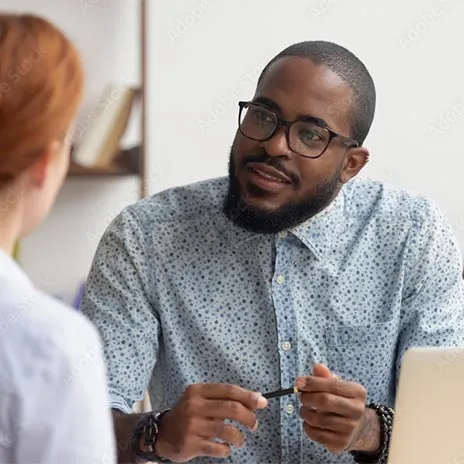 woman talking to man filing a complaint
